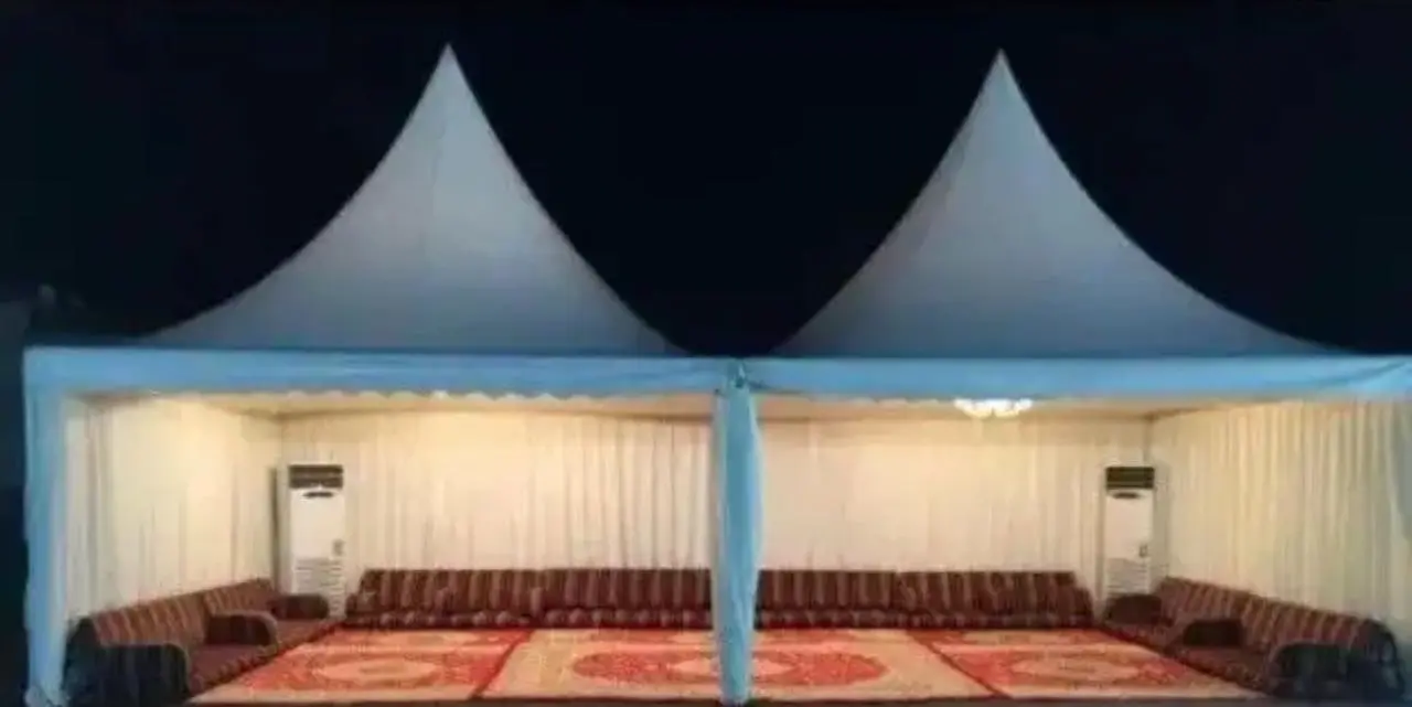 خيمتا باغودا مجهزتان بجلسات عربية وتكييف